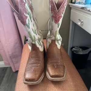 Womens ariat boots